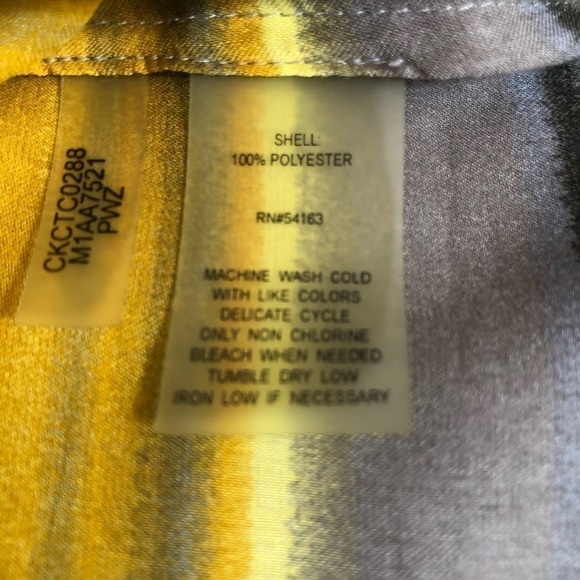 CALVIN Klein Soft and silky button-down collared shirt size large - Picture 7 of 10